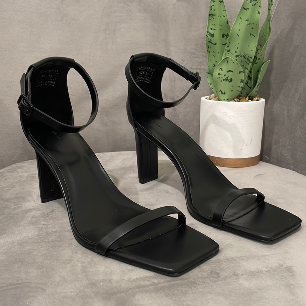 OAK + FORT Black Minimalist Ankle-Strap Block Heel Sandals - Picture 4 of 13